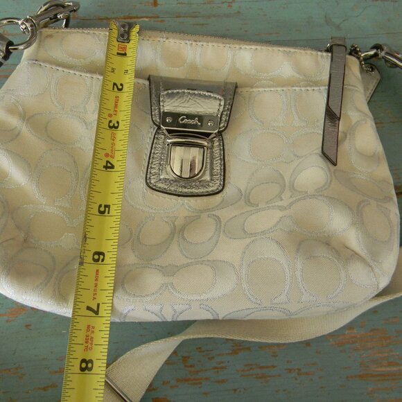 COACH Signature LOGO CANVAS/LEATHER POPPY SILVER/BEIGE Swingpack CROSSBODY BAG - Picture 3 of 10